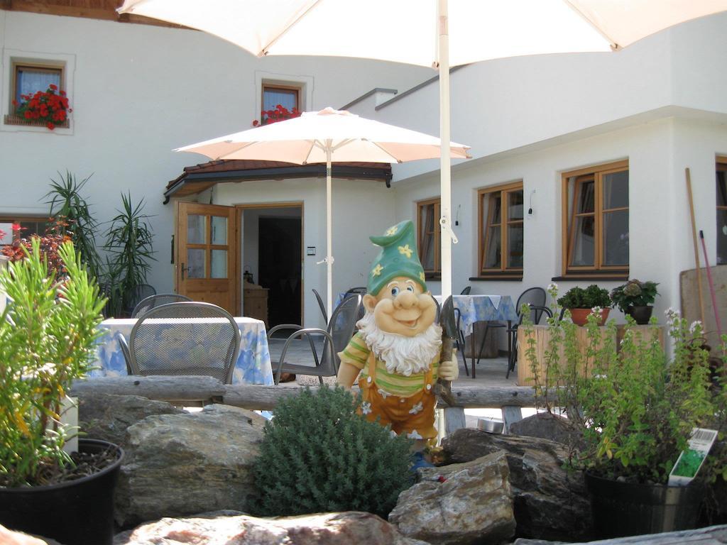 Messnerwirt Onach Villa San Lorenzo di Sebato Exteriör bild